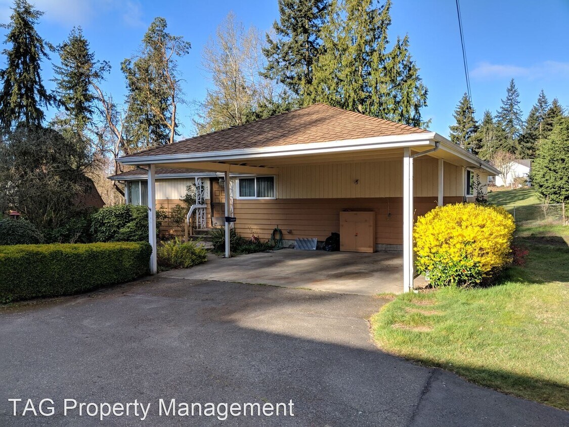 3 br, 2.5 bath House 4257 S 166th St House Rental in Seatac, WA