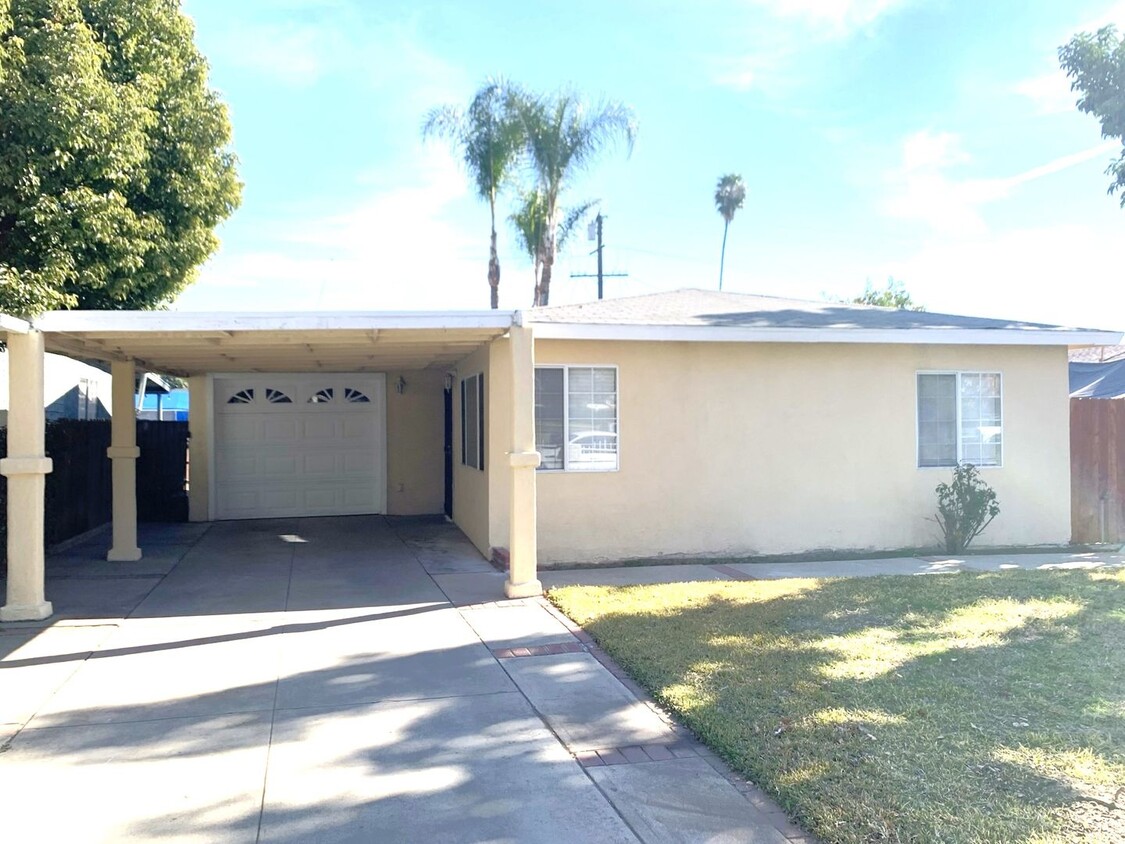 Primary Photo - Cozy 2 Bedroom, 1 Bath Single Family Resid...