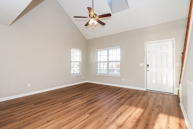 Building Photo - 404 Barking Dr