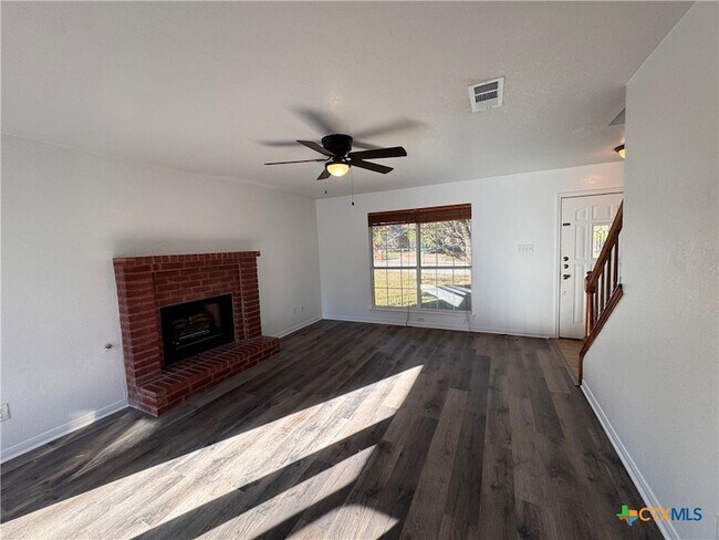 Building Photo - 609 Man O War Dr