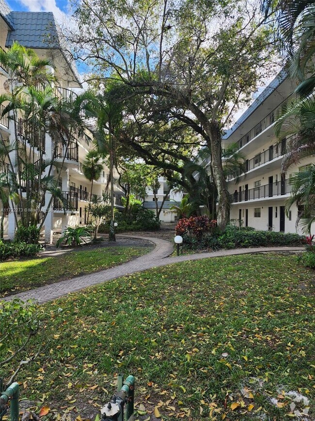 Building Photo - 3300 Spanish Moss Terrace