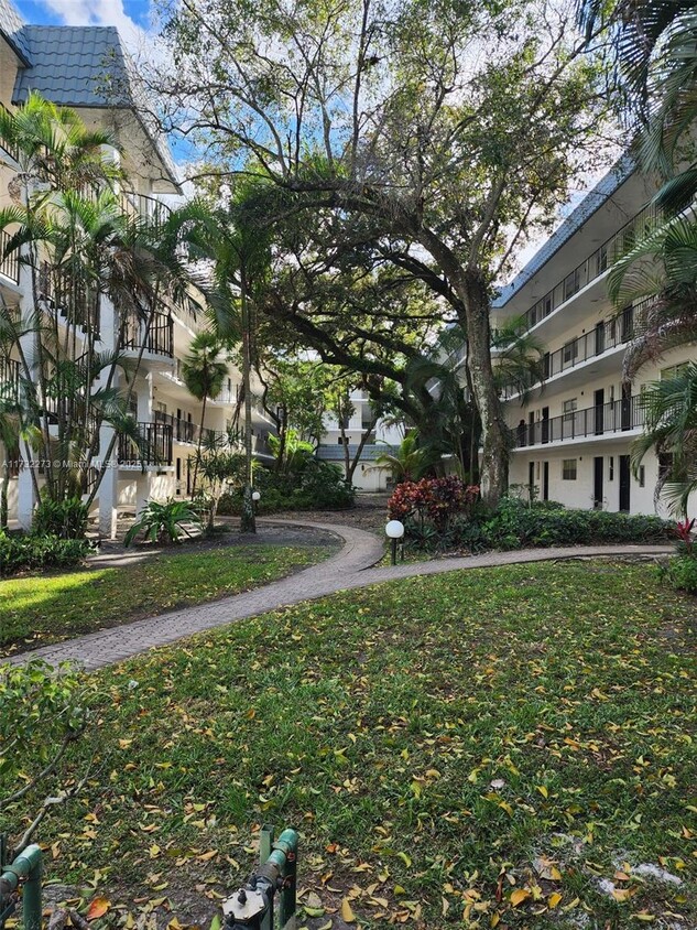 Primary Photo - 3300 Spanish Moss Terrace