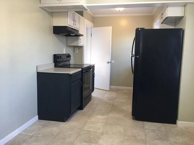 Kitchen - 3522 Raymond St