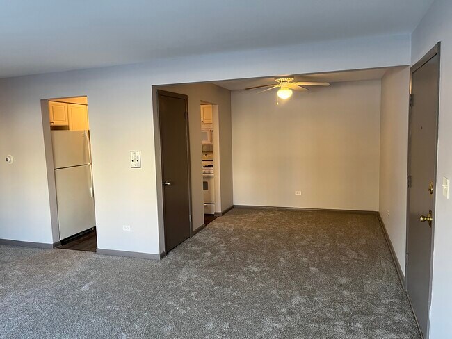 Dining Room - 301 Chicago Ave