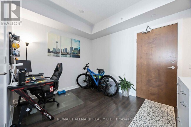 Photo du bâtiment - 2200-2200 Lake Shore Blvd W