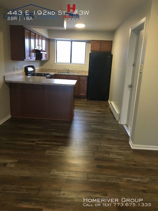 Building Photo - Beautiful 2 Bedroom Apartment- HEAT INCLUDED!
