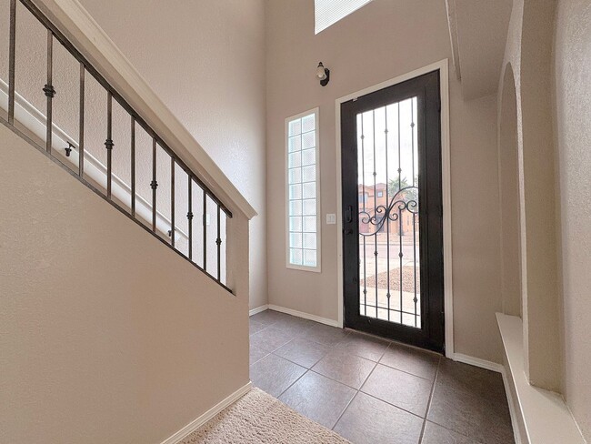 Building Photo - Sandstone Ranch Estates 3 Bed Refrig A/C!