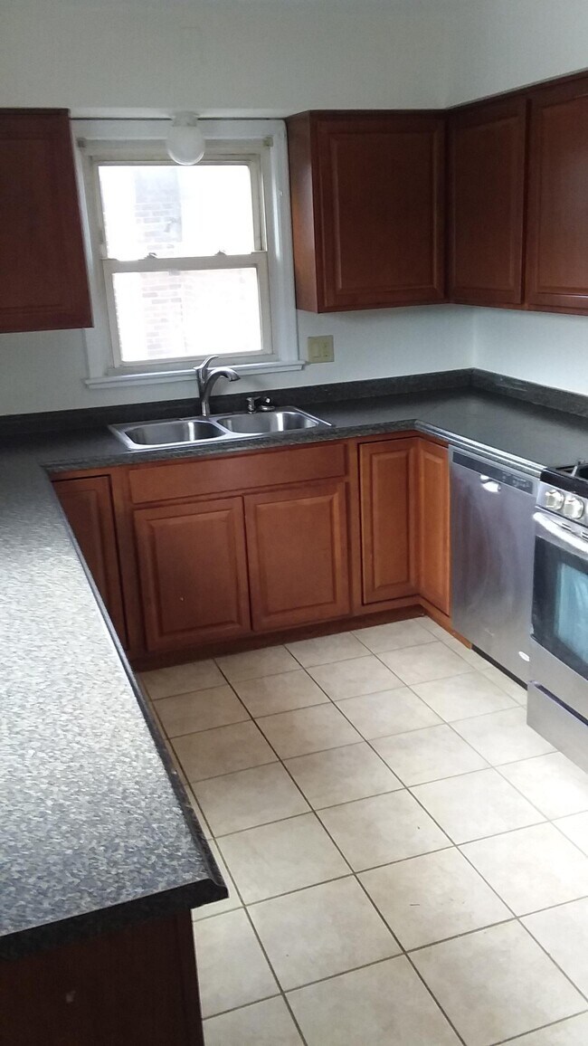 Foto del edificio - 260 Elsmere Pl