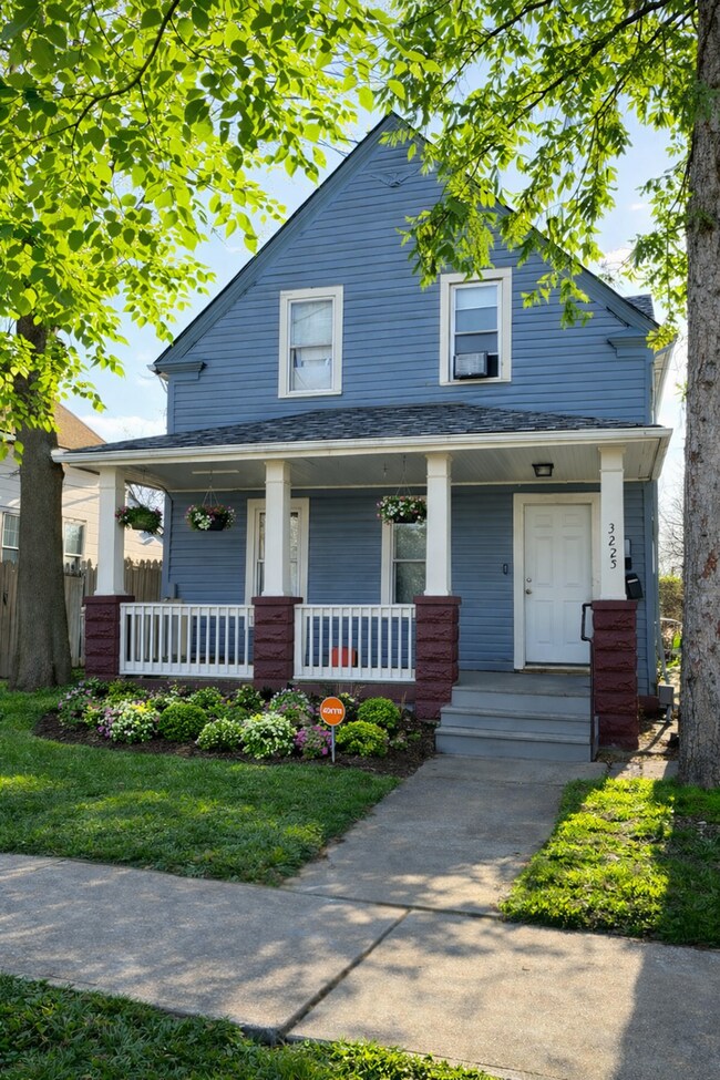 Building Photo - 3225 W 58th St
