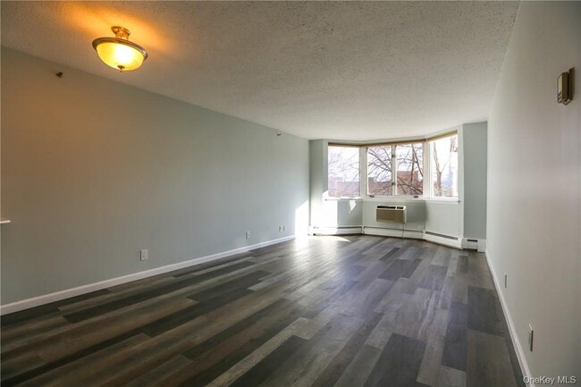 Building Photo - 14 Nosband Ave