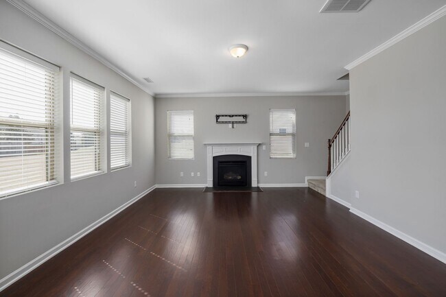 Foto del edificio - Spacious Four Bedroom Home!