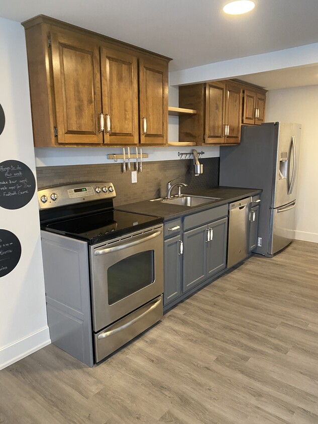 Foto principal - 326 Cottage Grove Rd
