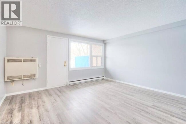 Photo du bâtiment - 1200 Courtland Ave E