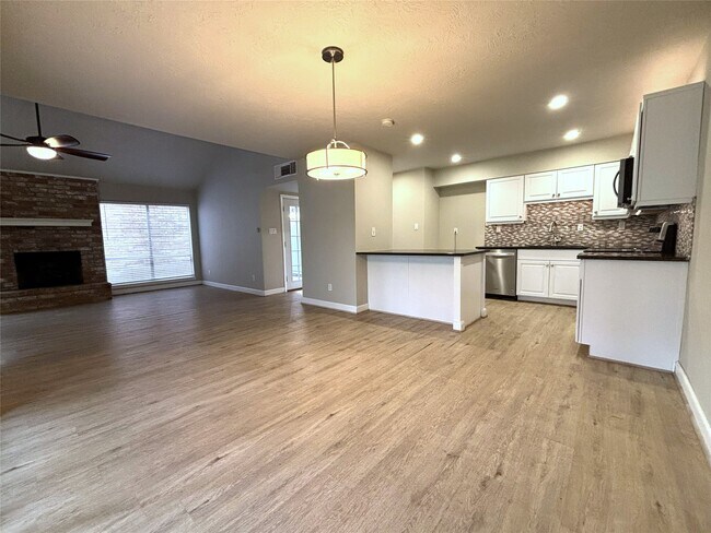 Foto del edificio - 12841 Orion Ct
