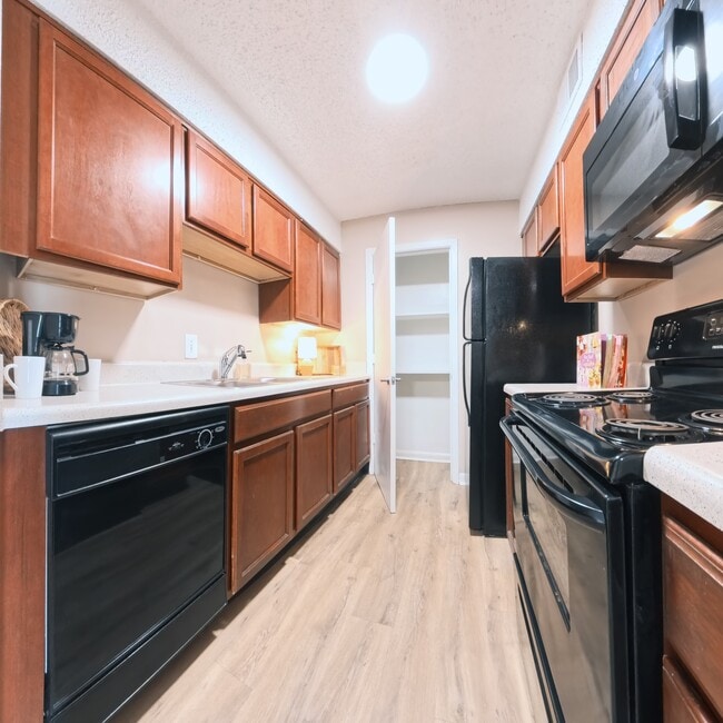 Building Photo - Summerwind Apartments