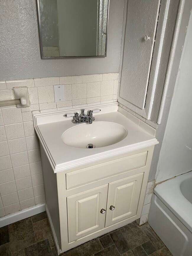 305 N Main St Unit Upstairs, Newark, NY 14513 305 N Main St Newark