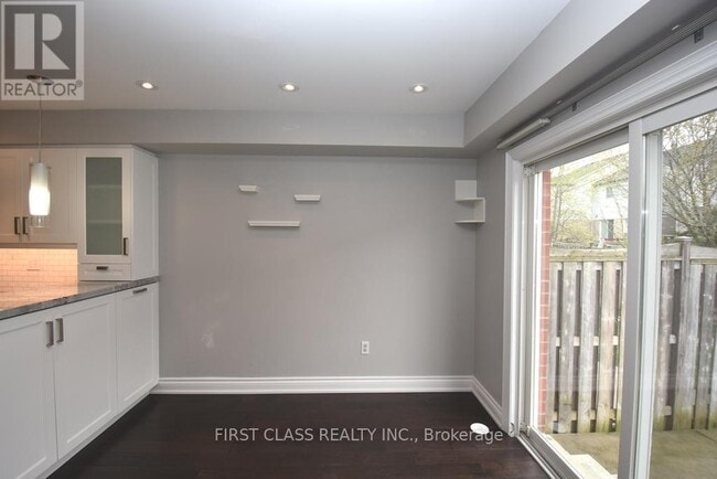 Building Photo - 42 Village Vista Way