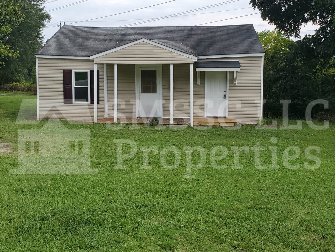 Foto principal - 155 Ballfield Rd