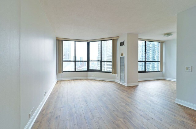 Building Photo - 405 N Wabash Ave
