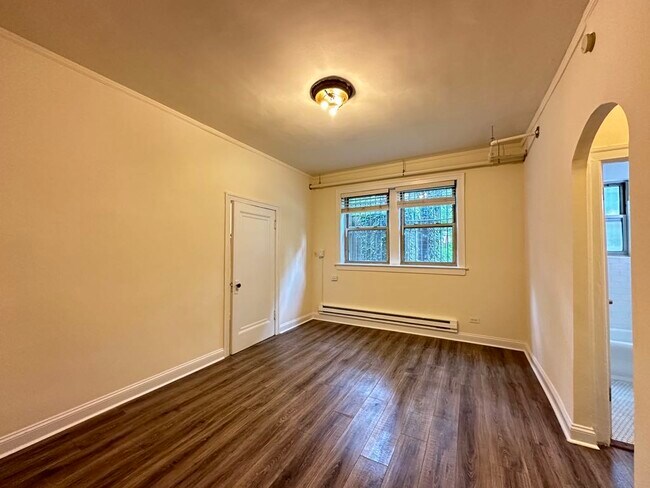 Building Photo - 2536 N Sawyer Ave