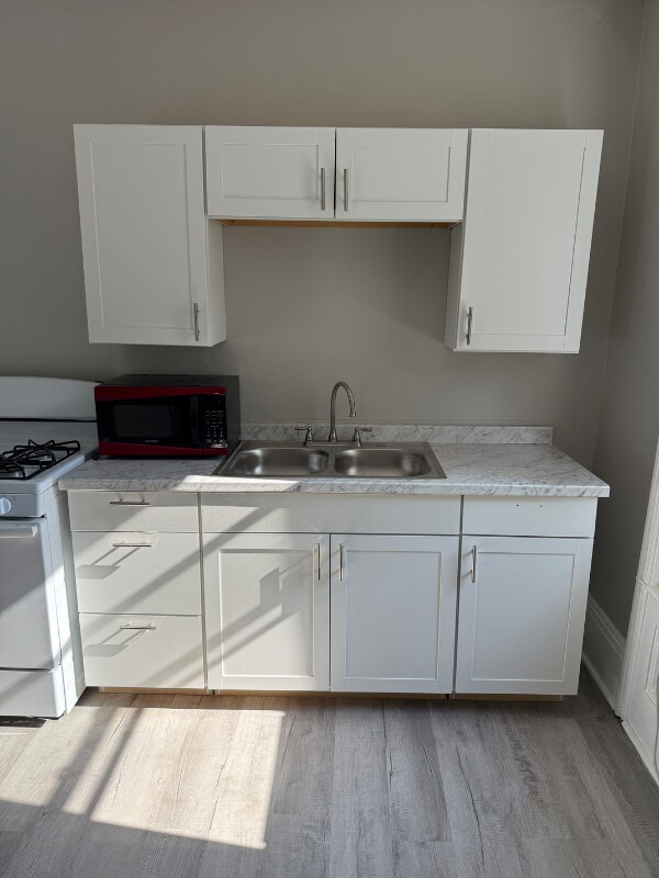 Foto principal - 827 N Oakland St