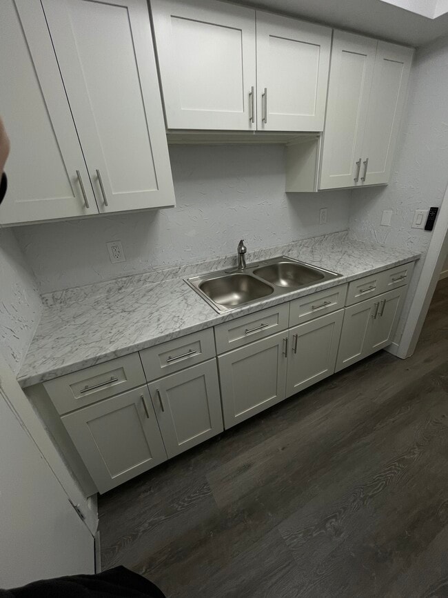 Foto del edificio - 1350 E Sample Rd