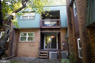 Building Photo - 319 Meadowview Ln