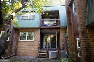 Building Photo - 319 Meadowview Ln