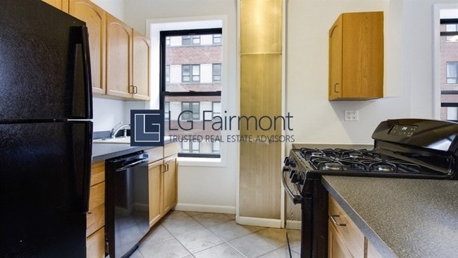 Building Photo - 401 W 52nd St