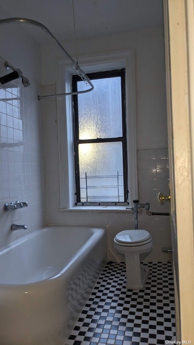 Foto del edificio - 198-40 32nd Ave