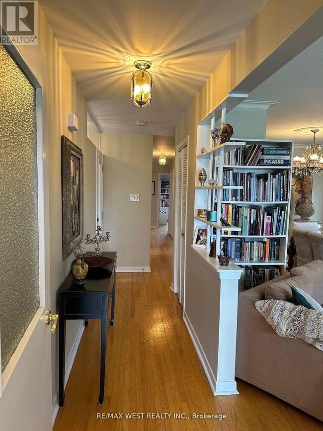 Photo du bâtiment - 382 Maple Leaf Dr