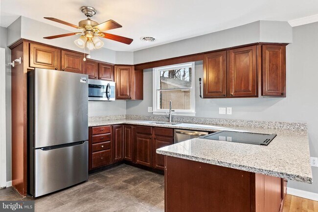 Foto del edificio - 122 Stuart Dr