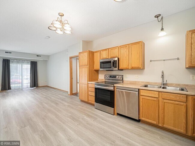 Foto del edificio - 1590 Parkwood Dr
