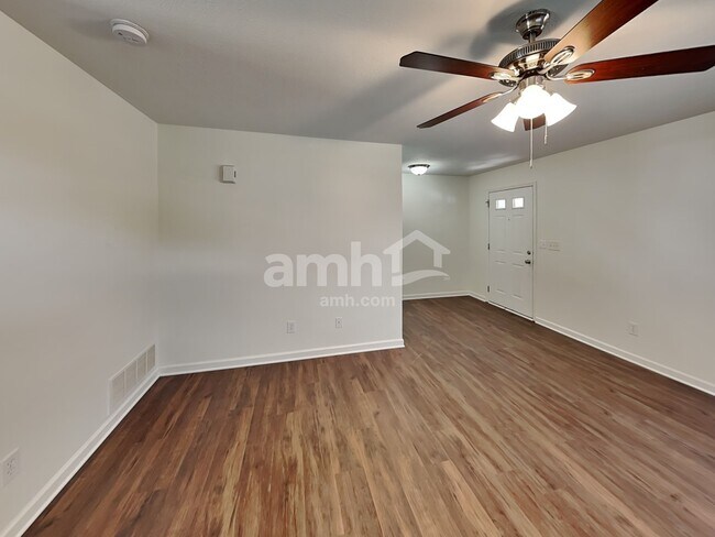 Building Photo - 684 Salinger Dr