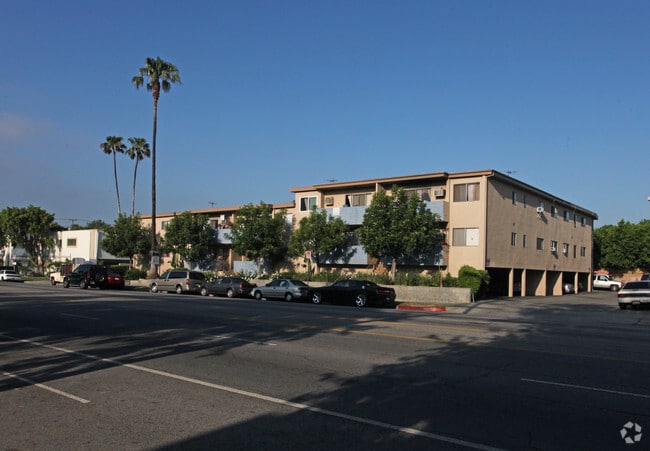 Building Photo - 7025 Woodman Ave