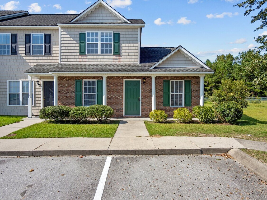 Primary Photo - Welcome to Springwood Drive!