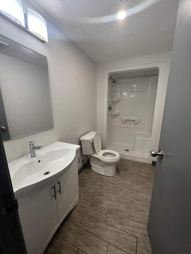 Building Photo - 258A-258A Sunview St