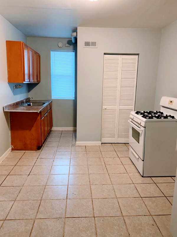 Photo - 4851 S Ashland Ave Apartment