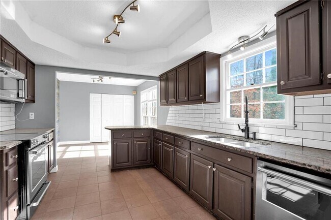 Foto del edificio - 3778 Rivaridge Dr