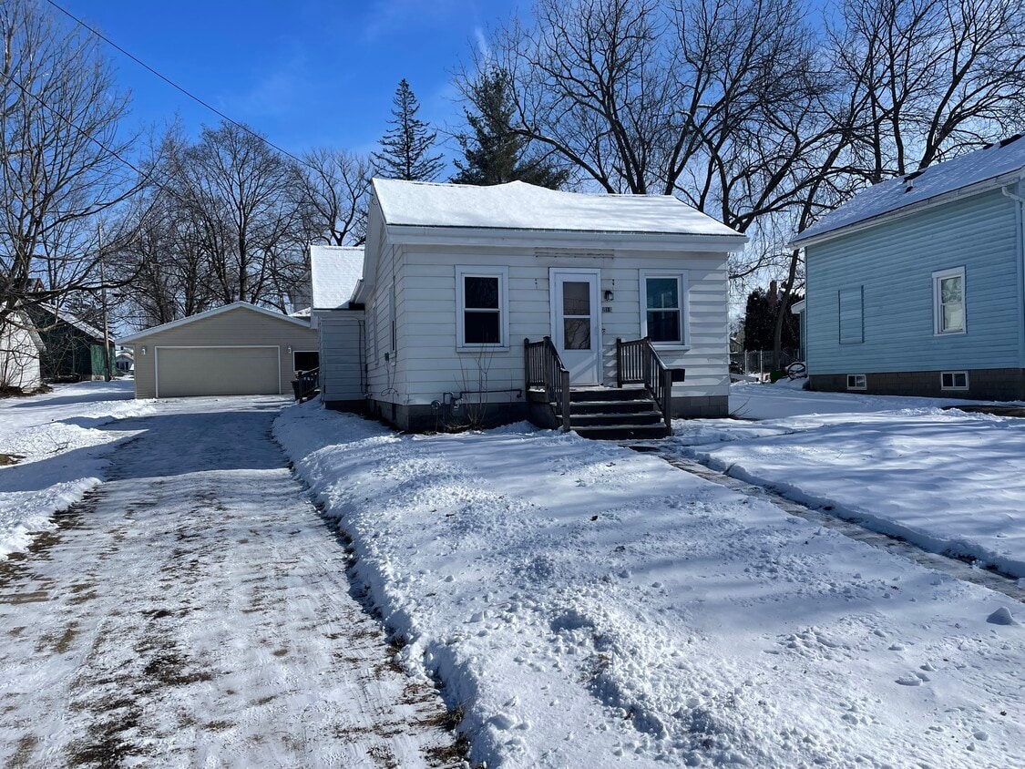 811 Woodside Ave, Ripon, WI 54971 House Rental in Ripon, WI