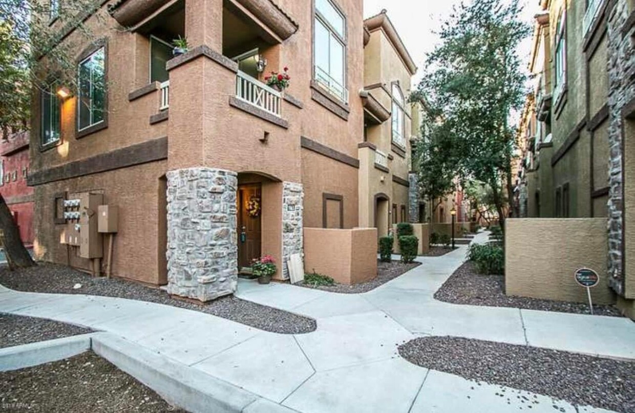 2 bedroom 2.5 bath condo with attached garage - 1920 E Bell Rd