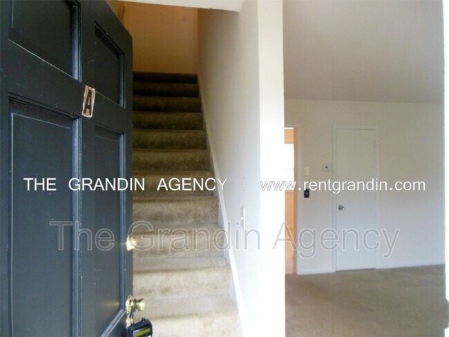 Building Photo - 1720 Pomeroy Rd