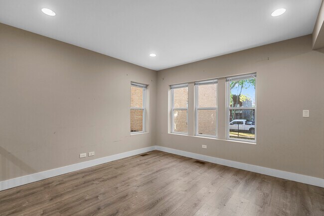 Foto del edificio - 5731 N Washtenaw Ave