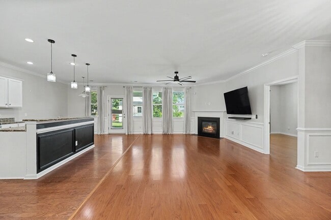 Building Photo - 247 Clayburne Dr