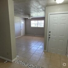 Building Photo - 748 E Pecan St