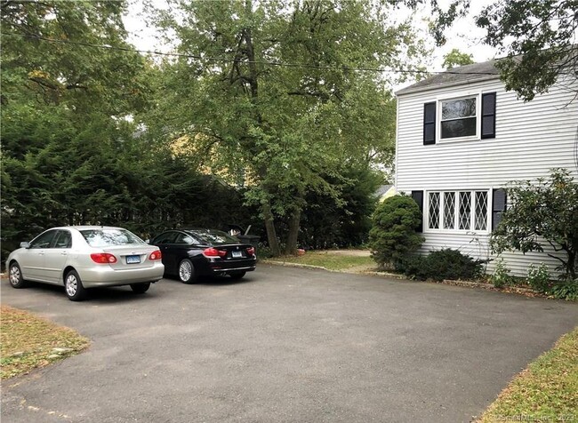 Building Photo - 162 Oaklawn Ave