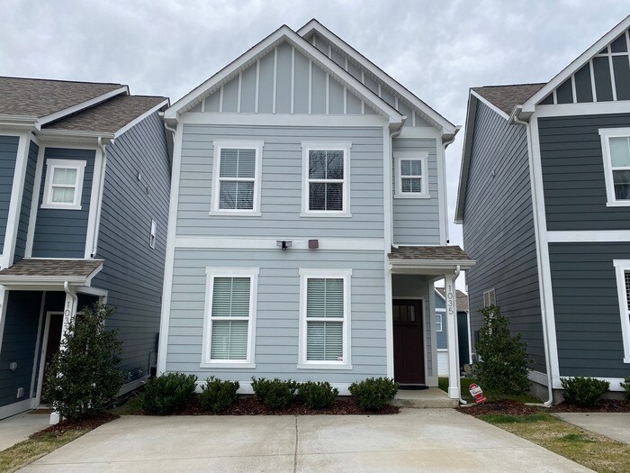 Primary Photo - 1035 Saddlestone Dr