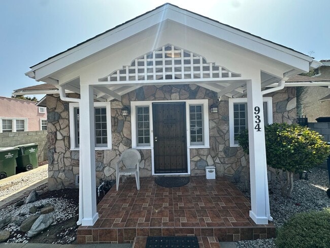 Fairview Heights Bungalow | 2 Bed / 1 Bath | Yard & Parking - Fairview Heights Bungalow | 2 Bed / 1 Bath | Yard & Parking House