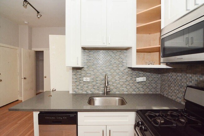 Foto del edificio - 511 W Belmont Ave