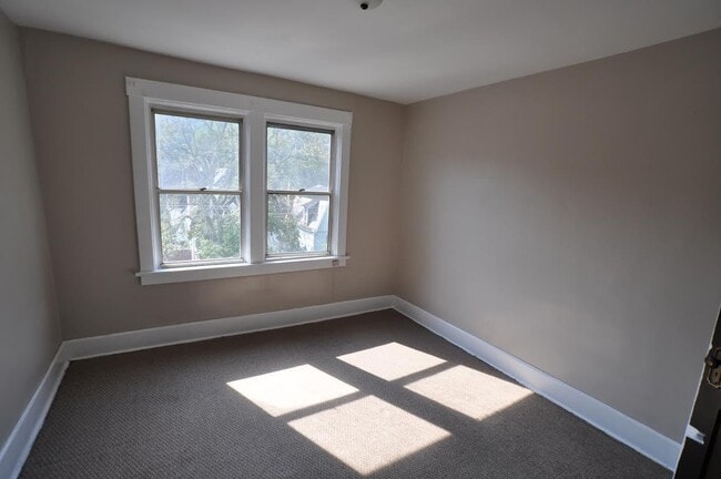 Building Photo - Large 2-3 Bed Apt. Beaver Falls! - $795 NO...